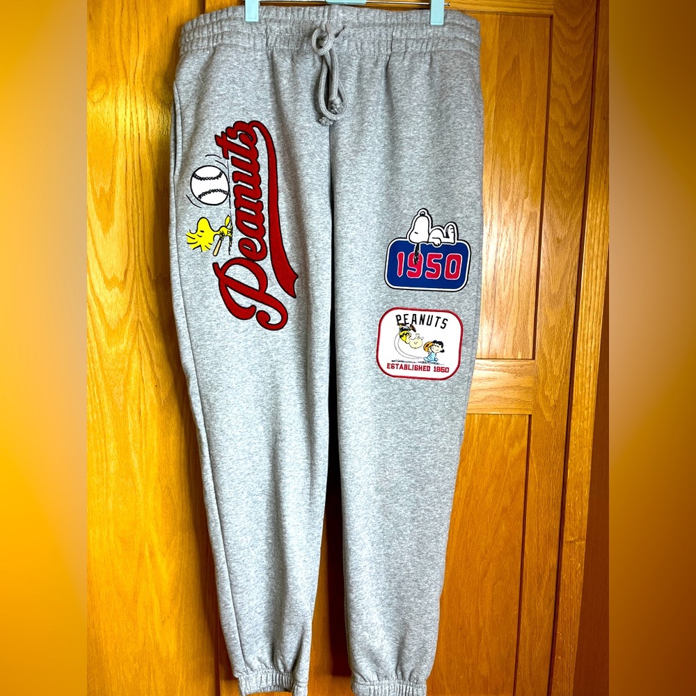 Peanut sweatpants. Disney brand.‎ In very good condition. Size large